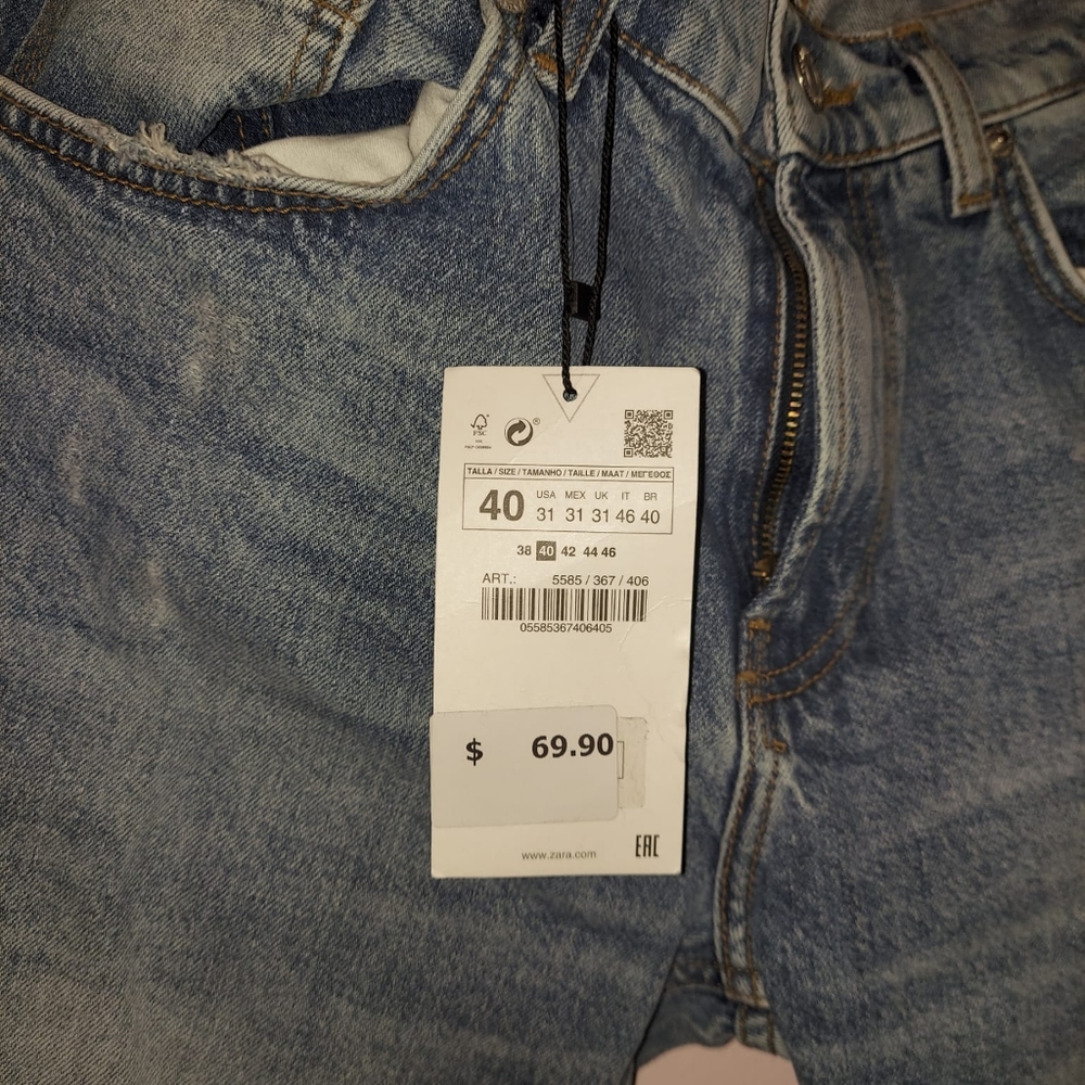 Distressed jeans - Picture 7 of 7